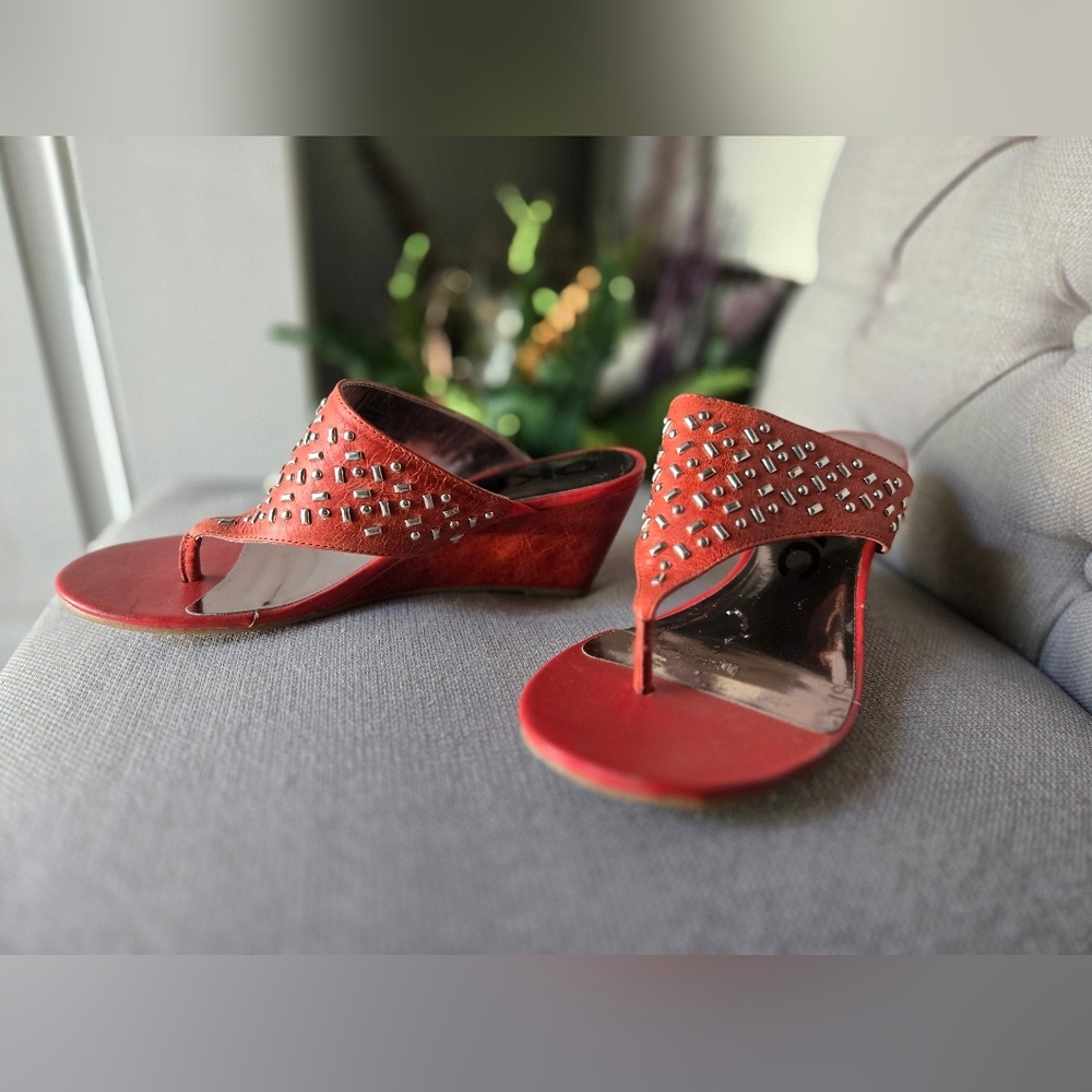 DKNYC Stylish Red Thong Wedge Embellished Sandals ~‎ Size 7½